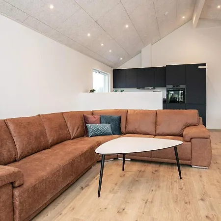 10 Person In Bogense-by Traum 博恩瑟