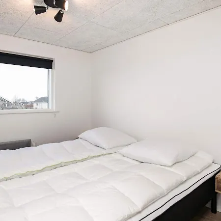 10 Person In Bogense-by Traum * Bogense