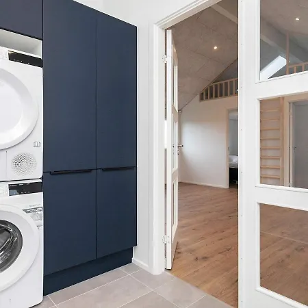 10 Person In Bogense-by Traum *